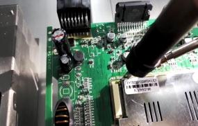 三軸自動(dòng)焊錫機(jī)拖焊-香芋機(jī)電 