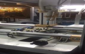 流水線點(diǎn)膠噴三防漆_香芋機(jī)電