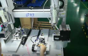 雙工位雙頭鎖螺絲機(jī)_香芋機(jī)電