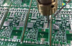 PCB板自動(dòng)焊錫機(jī)_香芋機(jī)電